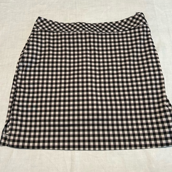 Izod Black and White Plaid Mini Skirt with red strip, skort. - Picture 1 of 3
